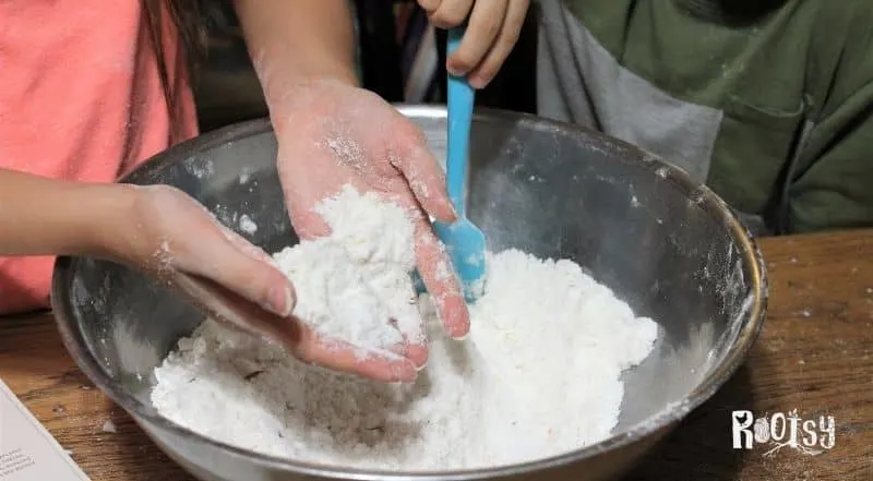 kids mixing bath bomb recipe to make bath bombs